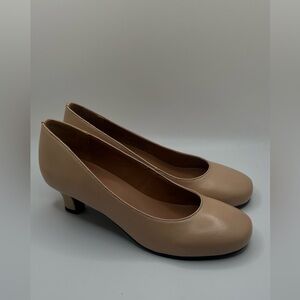 NWOT ARRAY Women's Tan Lily Comfort Slip- On Low Heel Pumps Size  7 M
